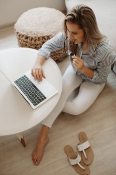 women in financial households pic 3 women in financial households pic 3